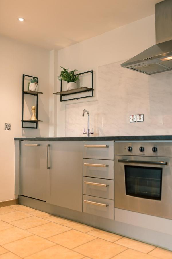 Sidemersey Livings- Convenient And Central 2-Bedroom Haven In L1 Ливърпул Екстериор снимка