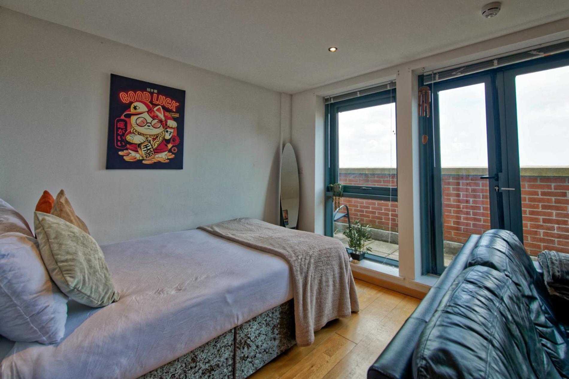 Sidemersey Livings- Convenient And Central 2-Bedroom Haven In L1 Ливърпул Екстериор снимка
