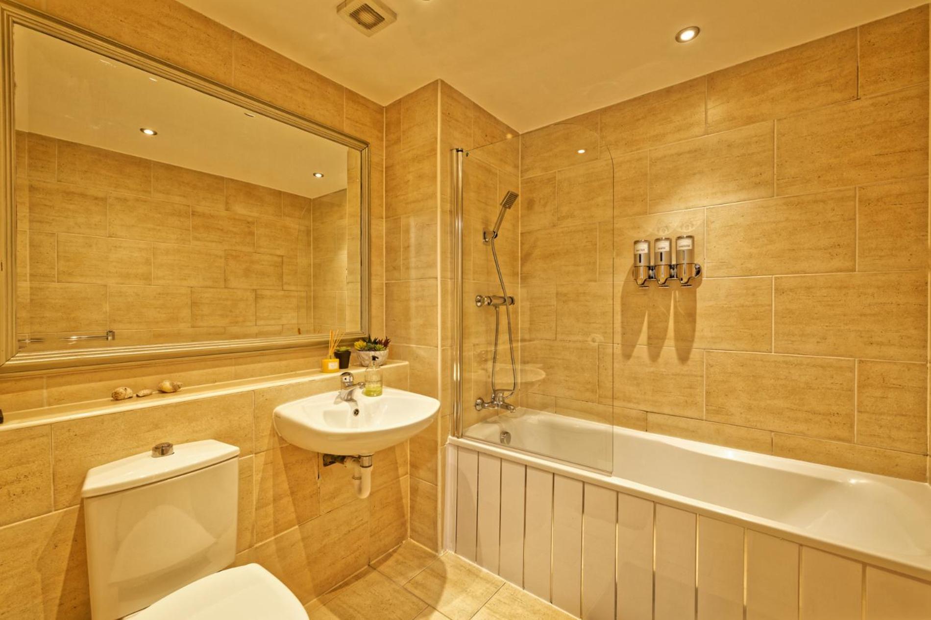 Sidemersey Livings- Convenient And Central 2-Bedroom Haven In L1 Ливърпул Екстериор снимка