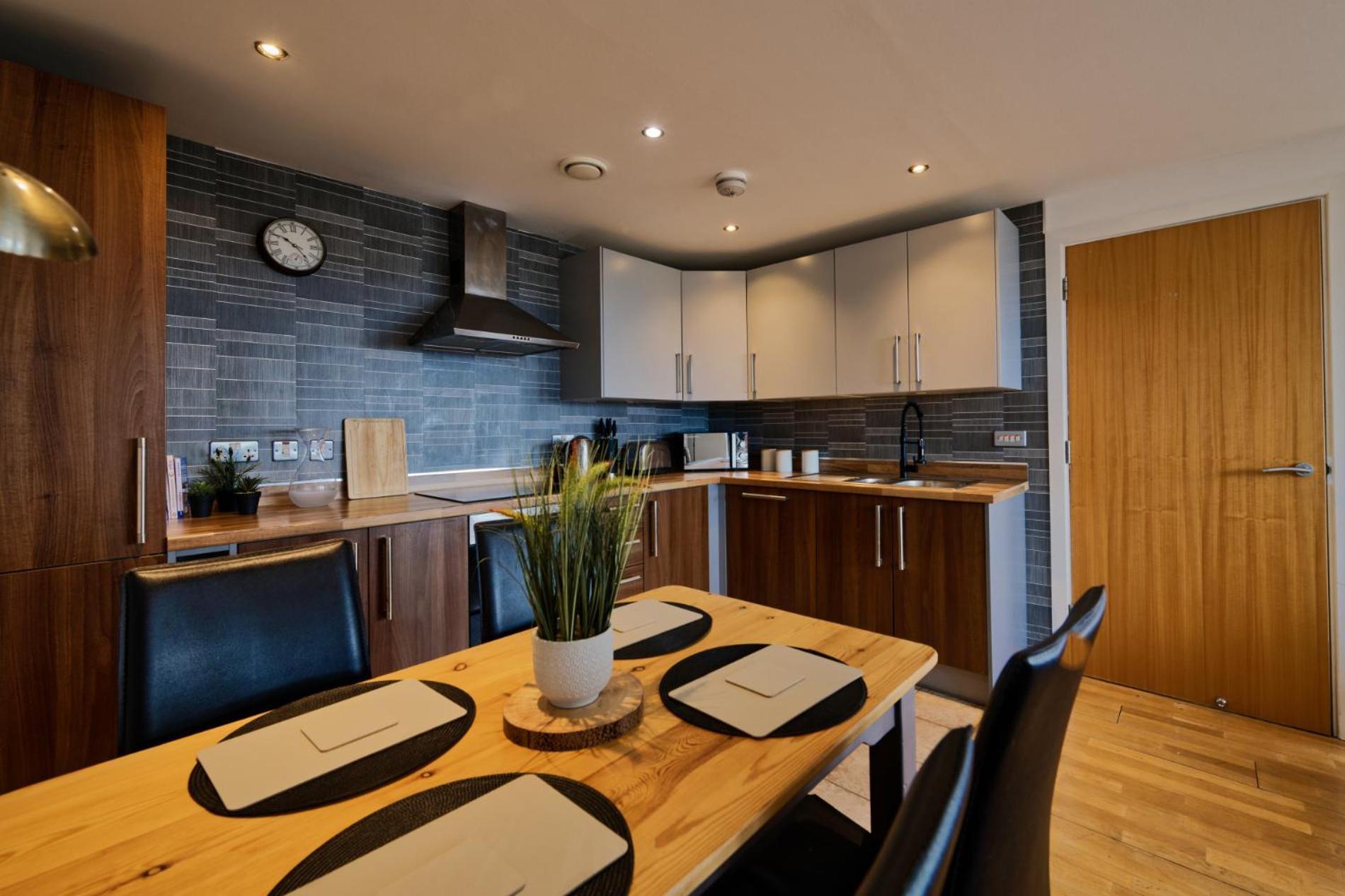 Sidemersey Livings- Convenient And Central 2-Bedroom Haven In L1 Ливърпул Екстериор снимка
