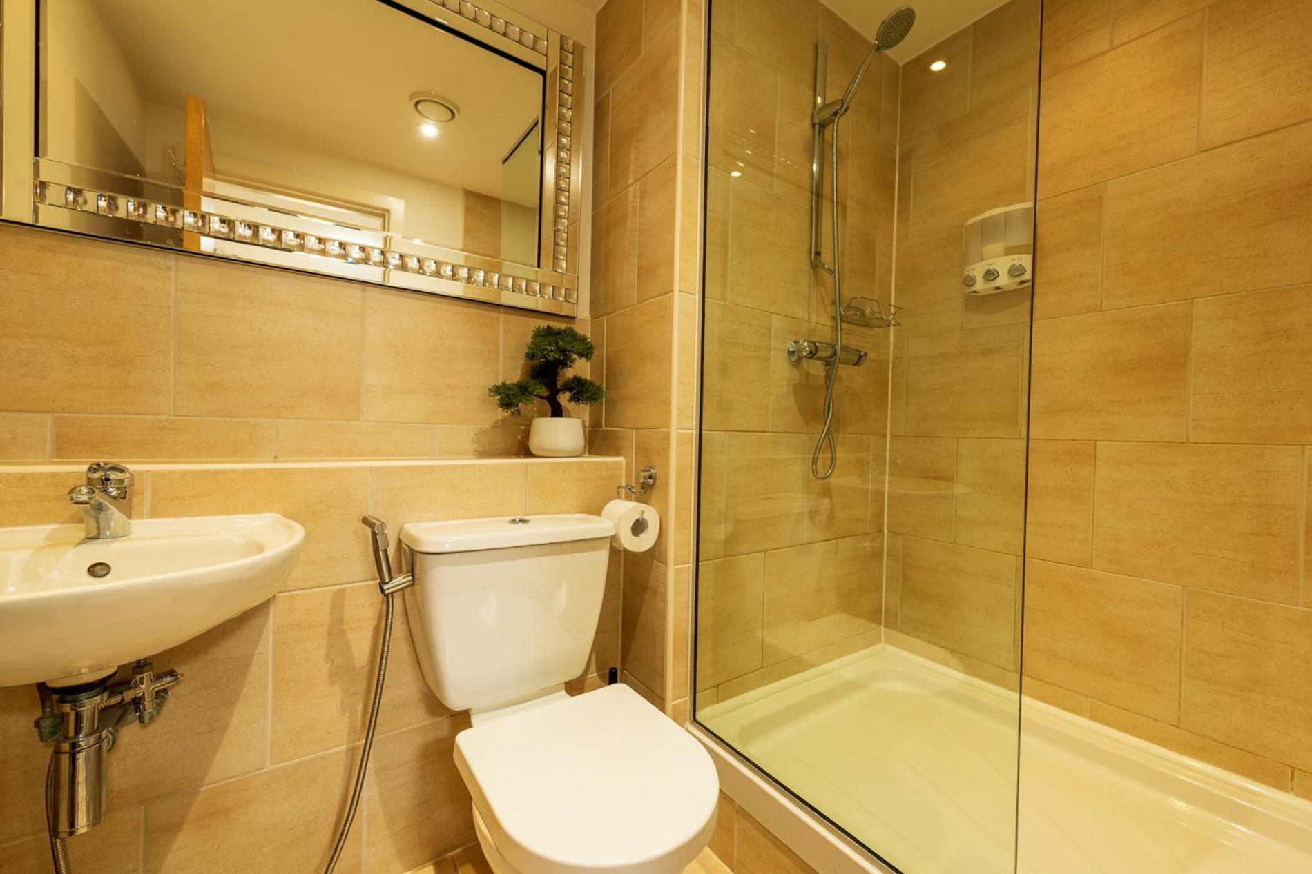 Sidemersey Livings- Convenient And Central 2-Bedroom Haven In L1 Ливърпул Екстериор снимка