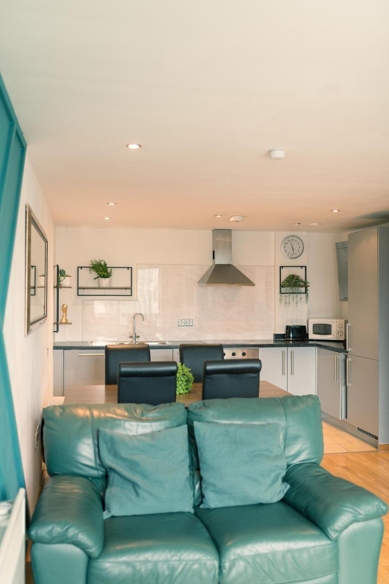 Sidemersey Livings- Convenient And Central 2-Bedroom Haven In L1 Ливърпул Екстериор снимка